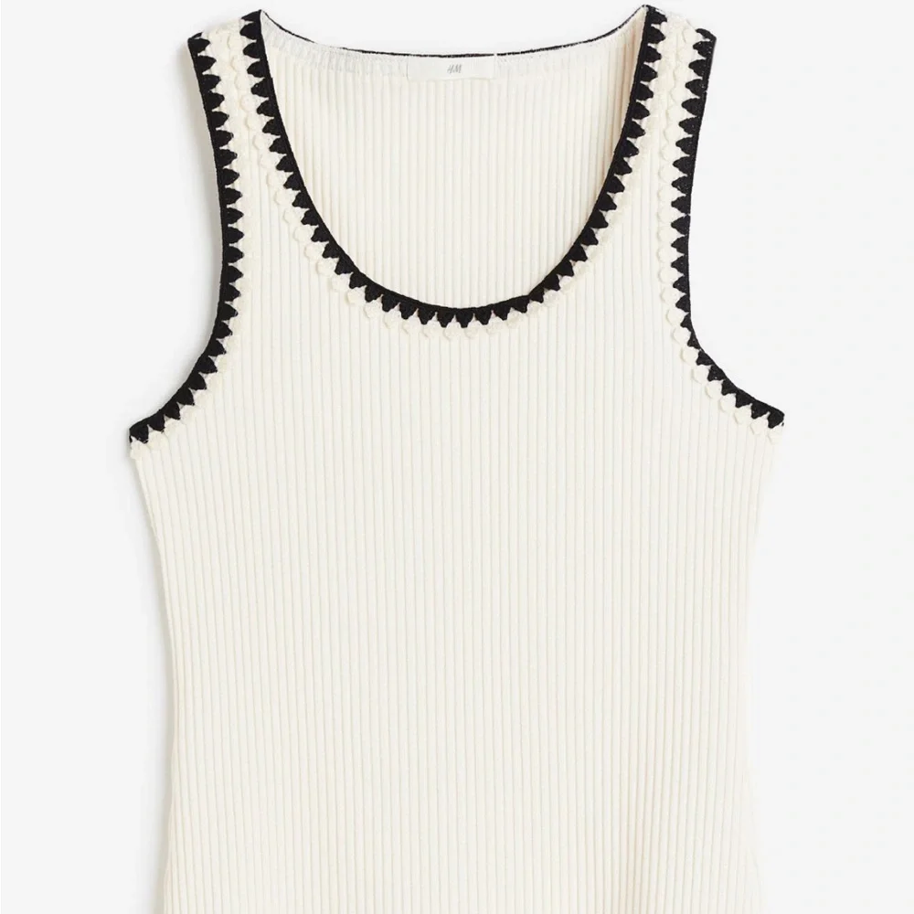 ✨SOLD✨ H&M Embroidered Ribbed Knit Tank Top in Cream - Small - Picture 6 of 7